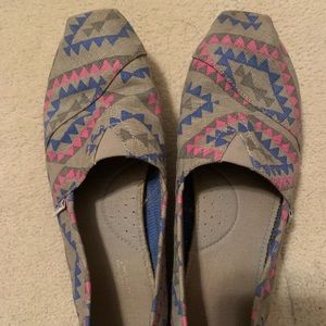 Toms size 9.5 women’s shoes.